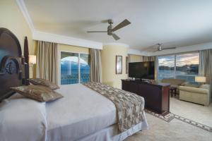 Postel nebo postele na pokoji v ubytování Riu Palace Cabo San Lucas - All Inclusive