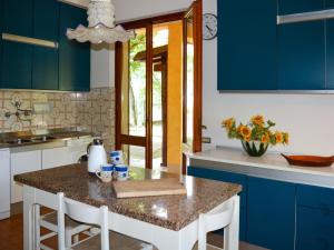 Kuchyňa alebo kuchynka v ubytovaní Holiday Home Le Castagne by Interhome