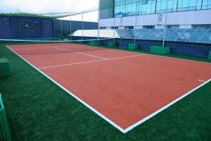 Tenis a/nebo squash v ubytování Tower Genova Airport - Hotel & Conference Center nebo okolí