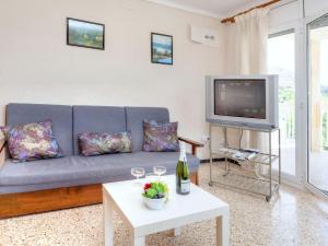 Televízia a/alebo spoločenská miestnosť v ubytovaní Apartment Villa Cordoba-2 by Interhome