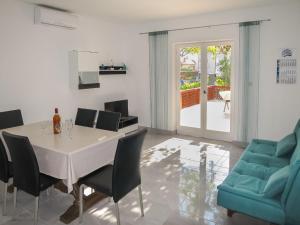 Posezení v ubytování Holiday Home Bero by Interhome