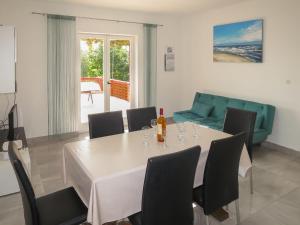 Posezení v ubytování Holiday Home Bero by Interhome