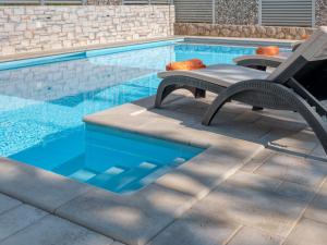 Bazén v ubytování Holiday Home Lavendel by Interhome nebo v jeho okolí + 24 fotografií