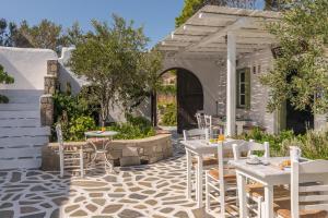 Vonkajšia záhrada v ubytovaní Thalassitra Private Pool Suites