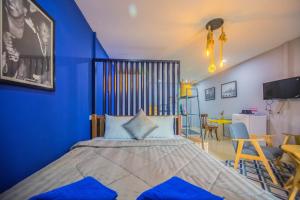 En eller flere senge i et værelse på The Artist Residence