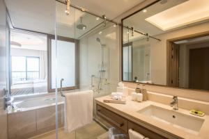 Koupelna v ubytování InterContinental Fujairah Resort by IHG + 37 fotografií