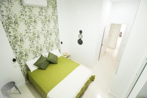 a bedroom with a bed and a lamp at Parigi Hotel in Santa Cruz de Tenerife