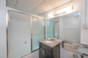 Ein Badezimmer in der Unterkunft Furnished Apartment in Downtown