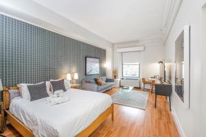 Ein Bett oder Betten in einem Zimmer der Unterkunft Furnished Apartment in Downtown