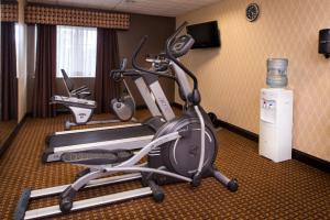 Fitness centar i/ili fitness sadržaji u objektu Holiday Inn Express Hotel & Suites Bucyrus, an IHG Hotel