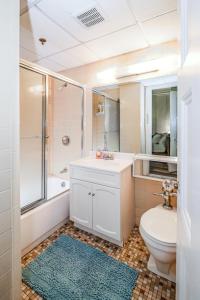 Ein Badezimmer in der Unterkunft Furnished Apartment in Downtown