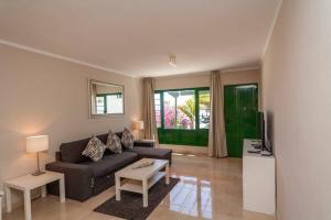 Posezení v ubytování Bandama 14! 2 Bedroom Newly Renovated Bungalow, Los Pocillos, Puerto Del Carmen.