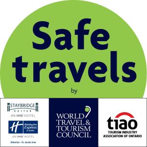 un ensemble de trois logos pour un canal de transport sûr dans l'établissement Staybridge Suites - Waterloo - St. Jacobs Area, à Waterloo