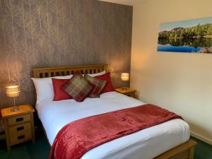 Кровать или кровати в номере Cairngorm Cottage