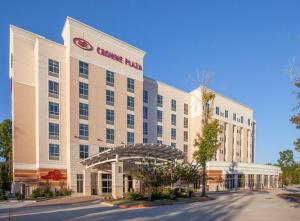 a rendering of the entrance to a hotel at Crowne Plaza Shenandoah - The Woodlands in The Woodlands
