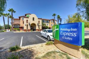 Foto da galeria de Holiday Inn Express Hotel & Suites Manteca, an IHG Hotel em Manteca