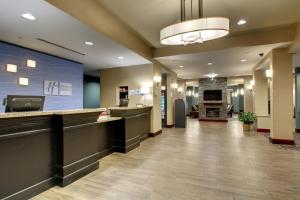 ล็อบบี้หรือแผนกต้อนรับของ Holiday Inn Express Natchez South West, an IHG Hotel