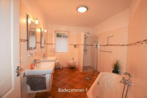 Ένα μπάνιο στο Ferienhaus-MEERzeit +29 φωτογραφίες