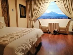 Postel nebo postele na pokoji v ubytování Hotel Chimborazo Internacional