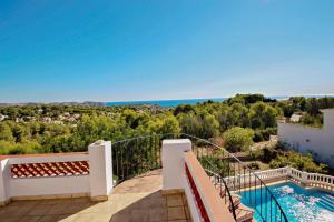 En udsigt til poolen hos BVMorales - stunning sea view villa in Benissa eller i nærheden