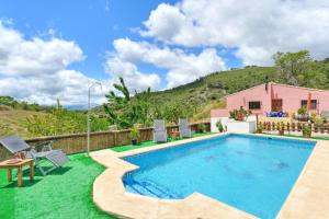 Swimmingpoolen hos eller tæt på Casa Rural Juzcar