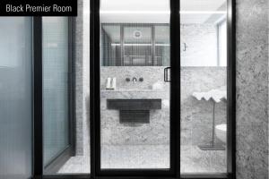 Un baño de TUVE Hotel