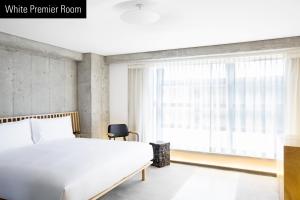 Una cama o camas en una habitación de TUVE Hotel