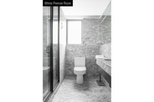 Un baño de TUVE Hotel