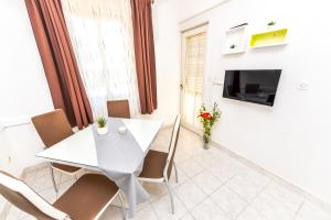 Et tv og/eller underholdning på Apartments Ankica