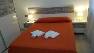 Кровать или кровати в номере Apartamentos Cala Azul La Móra
