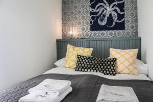 Posteľ alebo postele v izbe v ubytovaní Apartamenty Bryza-Matejki 1B-Parking