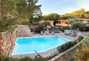 Bazén v ubytovaní Tuscany Hotel Alle Dune alebo v jeho blízkosti