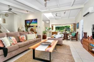 Χώρος καθιστικού στο Vista Hillview Family Villa