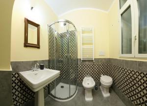 A bathroom at Palazzo Introna