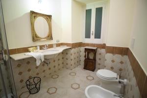 A bathroom at Palazzo Introna
