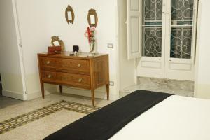 A bed or beds in a room at Palazzo Introna