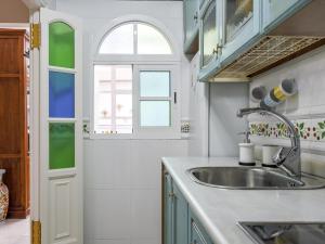 Kuchnia lub aneks kuchenny w obiekcie Sueños de Sevilla duplex a calidades