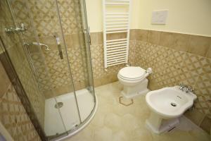 A bathroom at Palazzo Introna