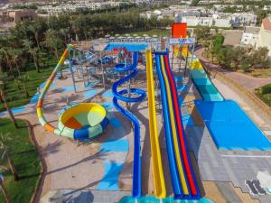 an empty water park with a water slide at Xperience Kiroseiz AquaPark Premier-Naama Bay in Sharm El Sheikh