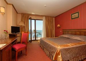 TV a/nebo společenská místnost v ubytování Hotel Mistral