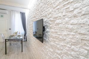 TV a/nebo společenská místnost v ubytování Dépendance Machiavelli - Apartment and Wine