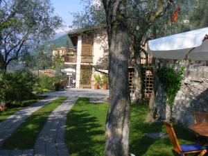 a view of the house from the garden at Casa Palmira in Brenzone sul Garda
