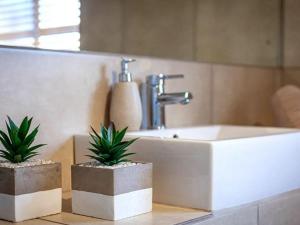 Koupelna v ubytování Kamieskroon Cosy Cottage + 40 fotografií