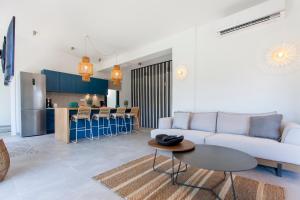 a living room with a couch and a table at Villa Naya in Yénion
