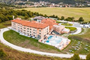 an aerial view of a building with a swimming pool at Aqua Montis Resort & Spa in Rivisondoli