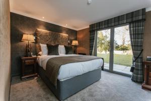 Ένα ή περισσότερα κρεβάτια σε δωμάτιο στο Maryculter House +50 φωτογραφίες