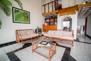 a living room with two couches and a table at Posada Jois in Santa Cruz Huatulco
