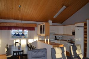 a kitchen and dining room with a table and chairs at Castillo Vuorsa 3 in Saariselka