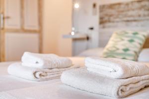 A bed or beds in a room at Finca El Clos