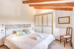 A bed or beds in a room at Finca El Clos